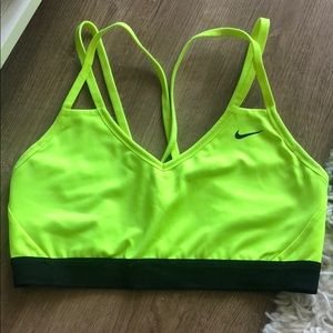 Nike Lightweight Strappy Cross back bra-M